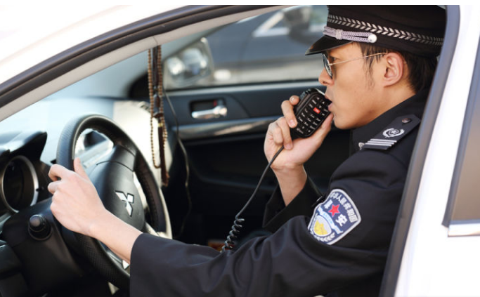 車隊(duì)行進(jìn)中對講機(jī)的使用規(guī)范